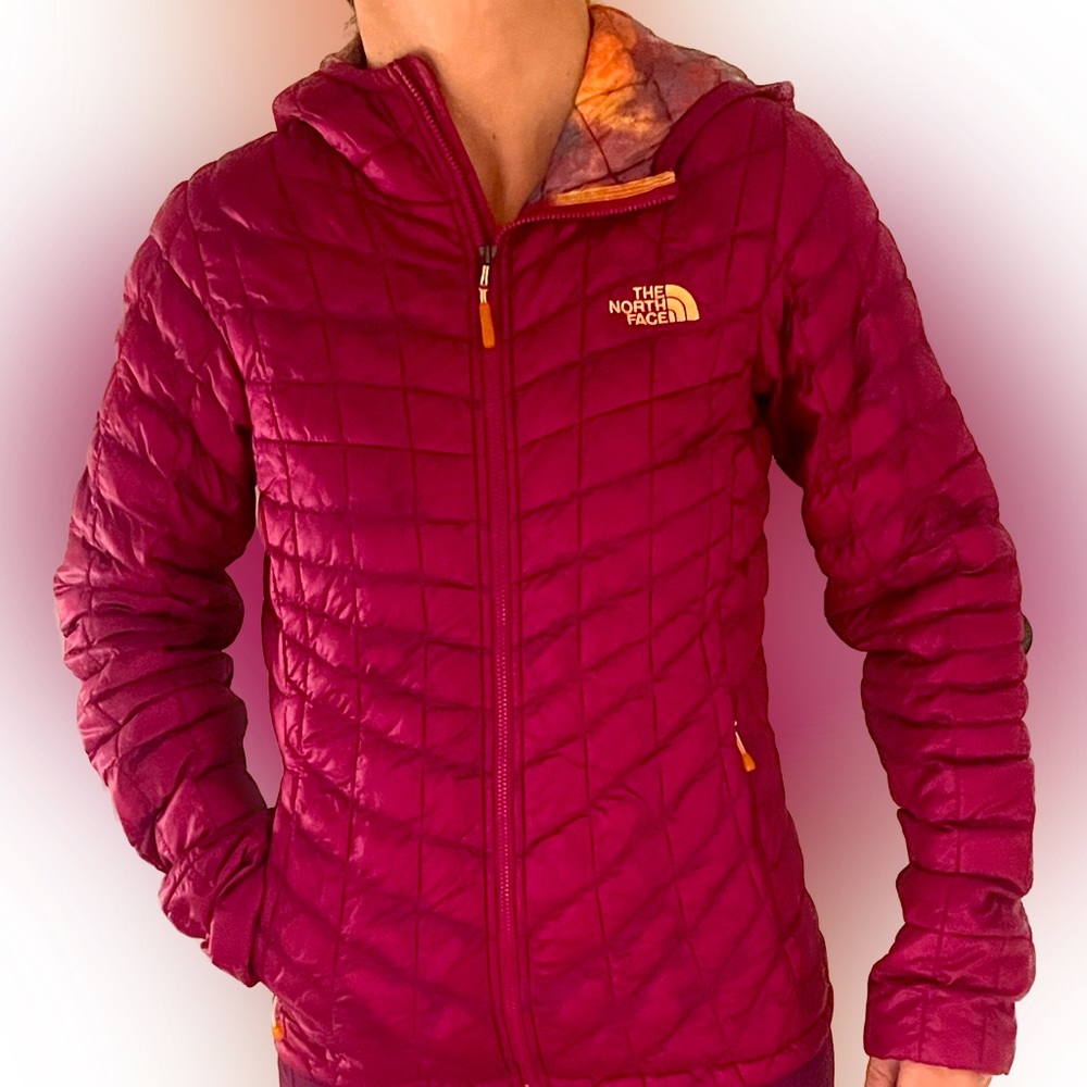 Women’s North Face Thermoball Hoodie magenta pink size XS jacket micro puff